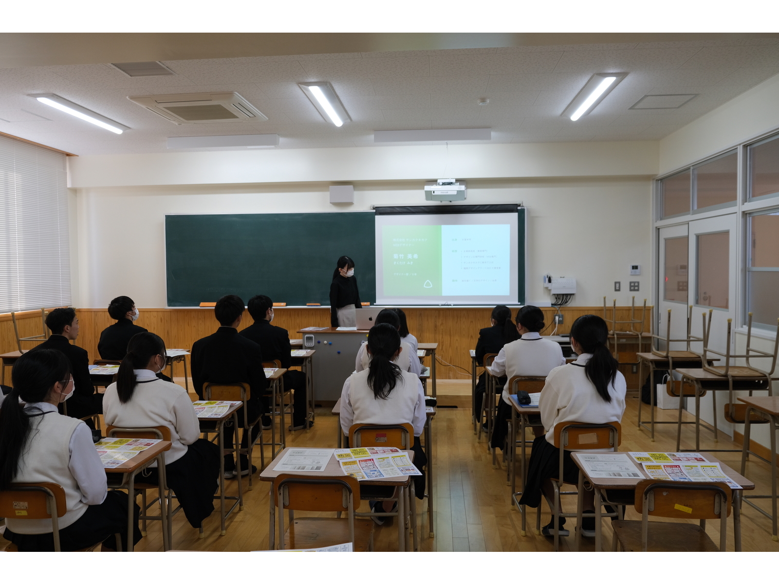 福岡県立山門高校で出張リーフレット制作講座を開講しました。