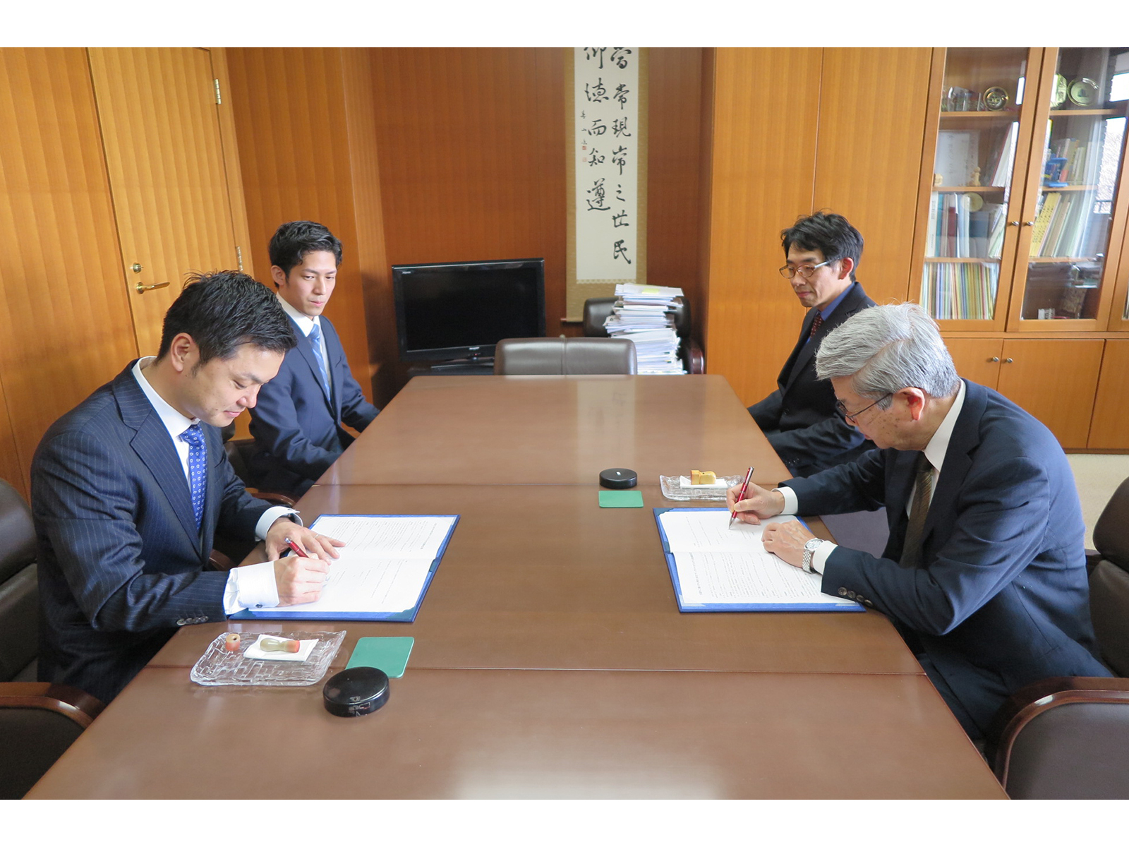 久留米工業大学と株式会社サンカクキカクの包括連携協定を締結しました。